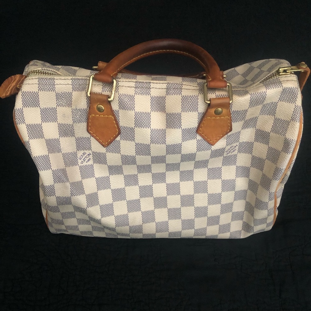 Louis Vuitton speedy 30 handbag.
